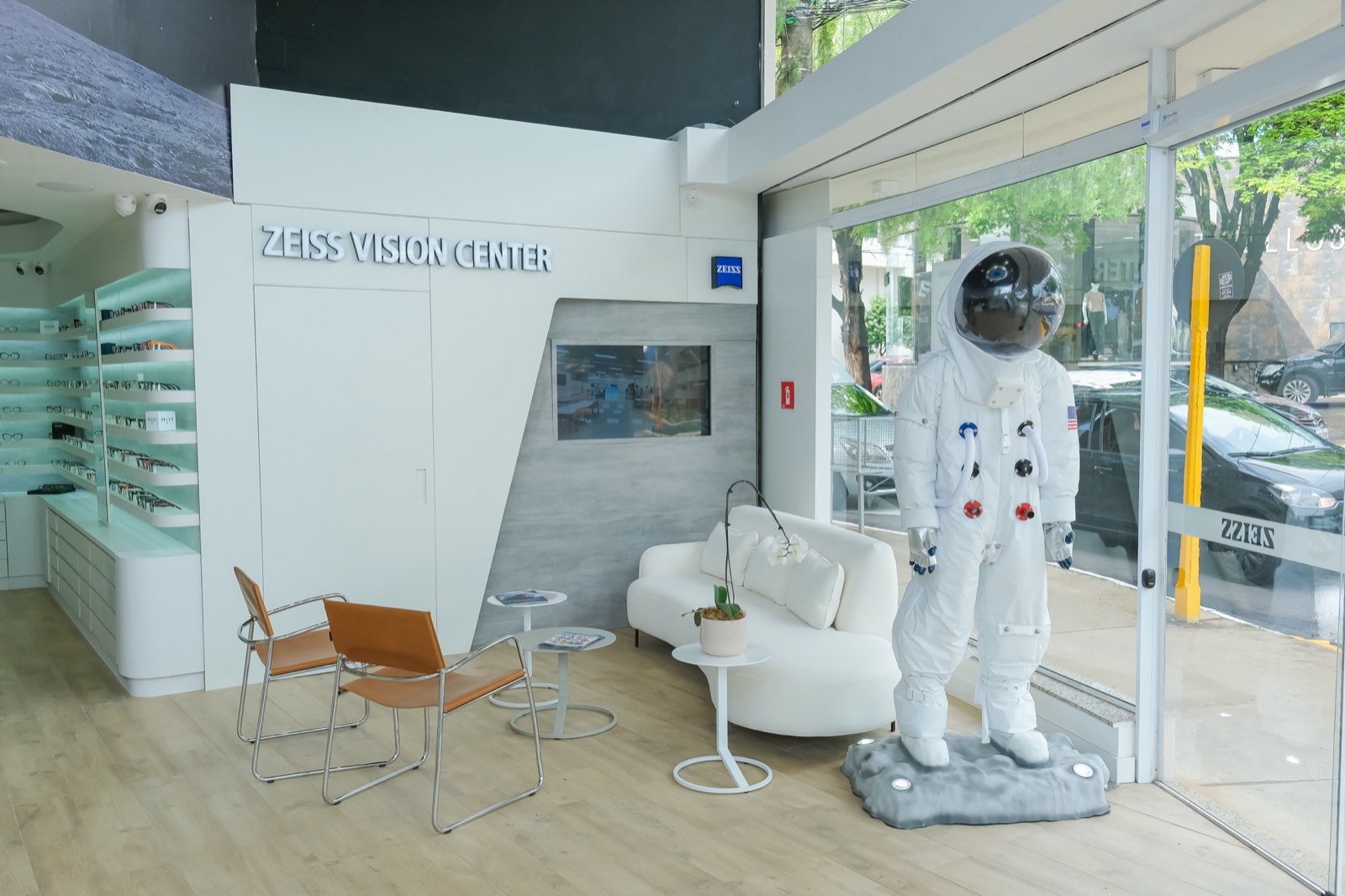 Entrada da loja Zeiss Vision Center Bauru