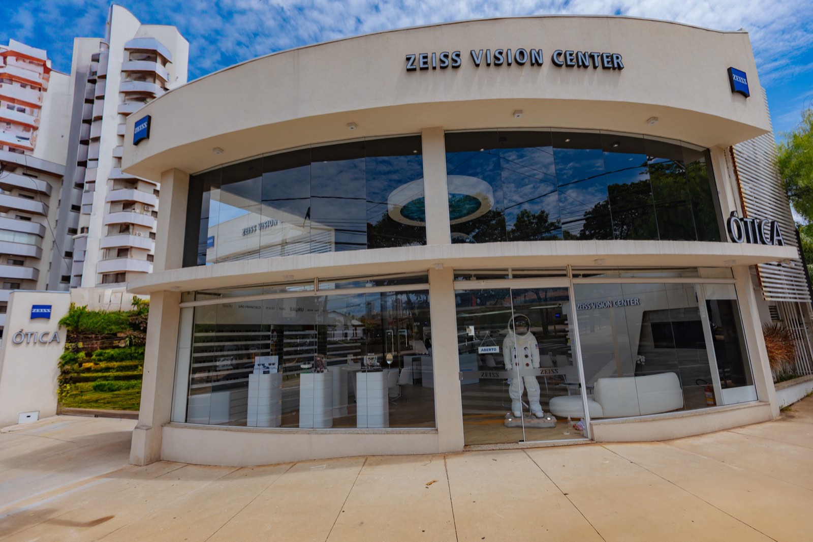 Fachada da Zeiss Vision Center Bauru